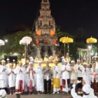 Parisada Hindu Dharma Indonesia dan 9 Organisasi Keagamaan Hindu melaksanakan Santih Puja, doa serentak di seluruh Indonesia untuk mendoakan pemilu damai.