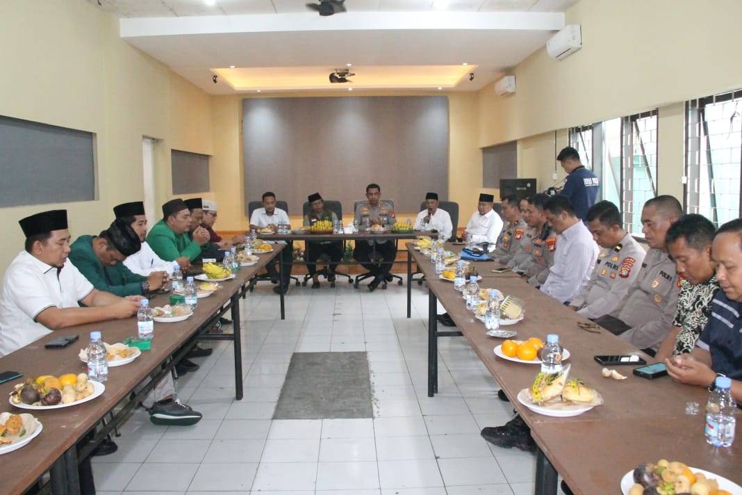 Kapolres Metro Jakarta Barat, Kombes Pol Twedi Aditya Bennyahdi, melaksanakan silaturahmi dengan Pengurus Cabang Nahdlatul Ulama (PCNU) Jakarta Barat di Aula PCNU