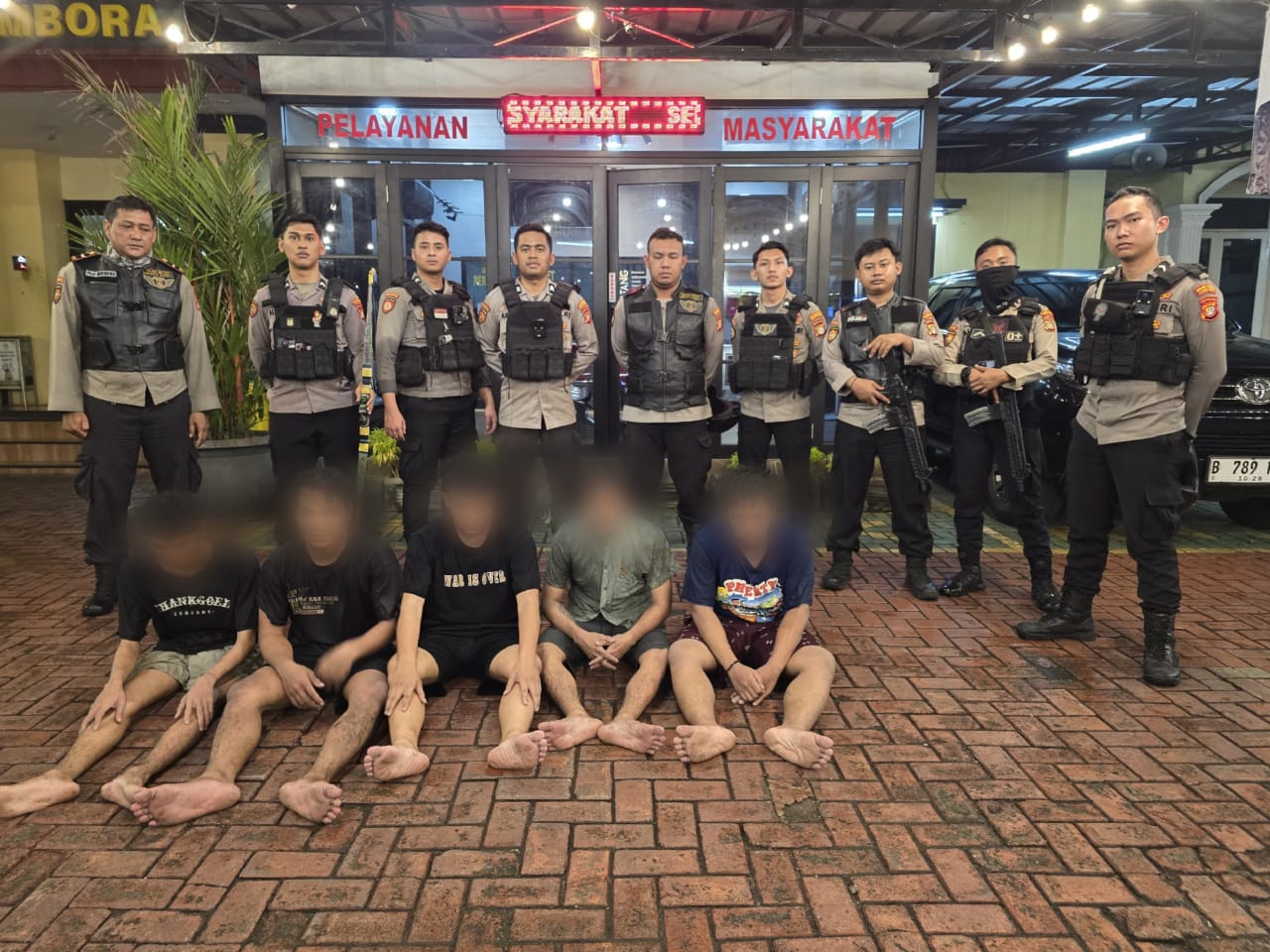 Para pelaku tawuran yang diamankan polisi.