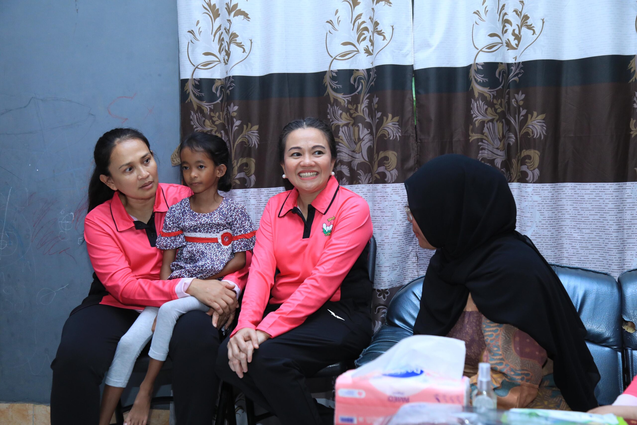 Yayasan Kemala Bhayangkari menggelar bakti sosial di Yogyakarta dalam rangka 'Tour of Kemala 2025'.