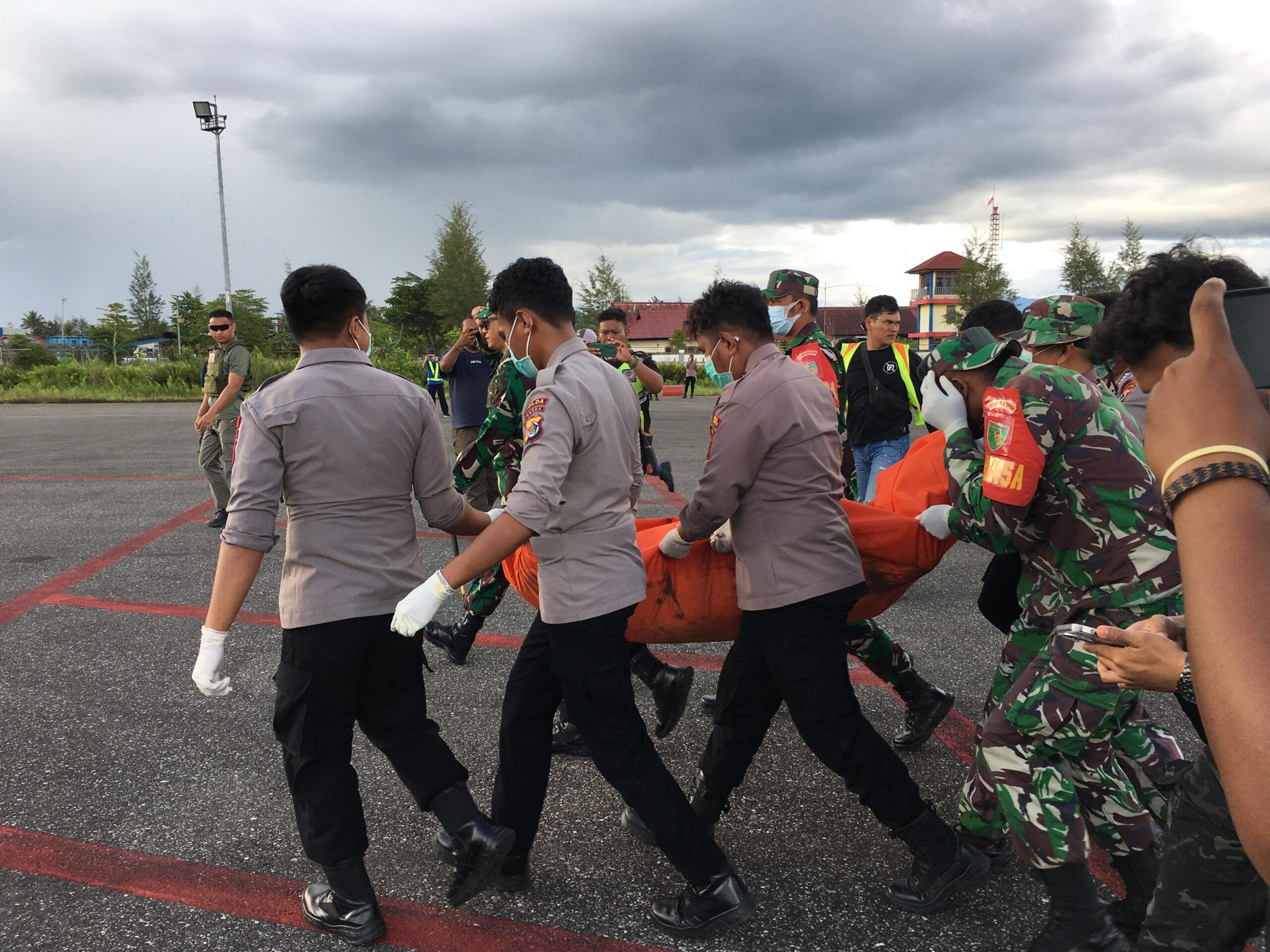 Tim gabungan TNI-Polri terus mengintensifkan penanganan terhadap insiden pembunuhan brutal oleh Kelompok Kriminal Bersenjata (KKB)