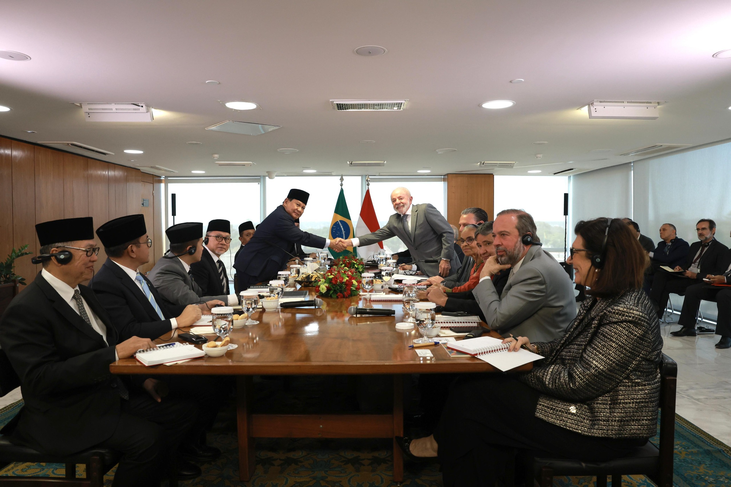 Presiden Republik Indonesia Prabowo Subianto menyatakan antusiasme terhadap rencana Presiden Brasil Luiz Inácio Lula da Silva yang akan membawa ratusan pelaku usaha Brasil ke Indonesia.