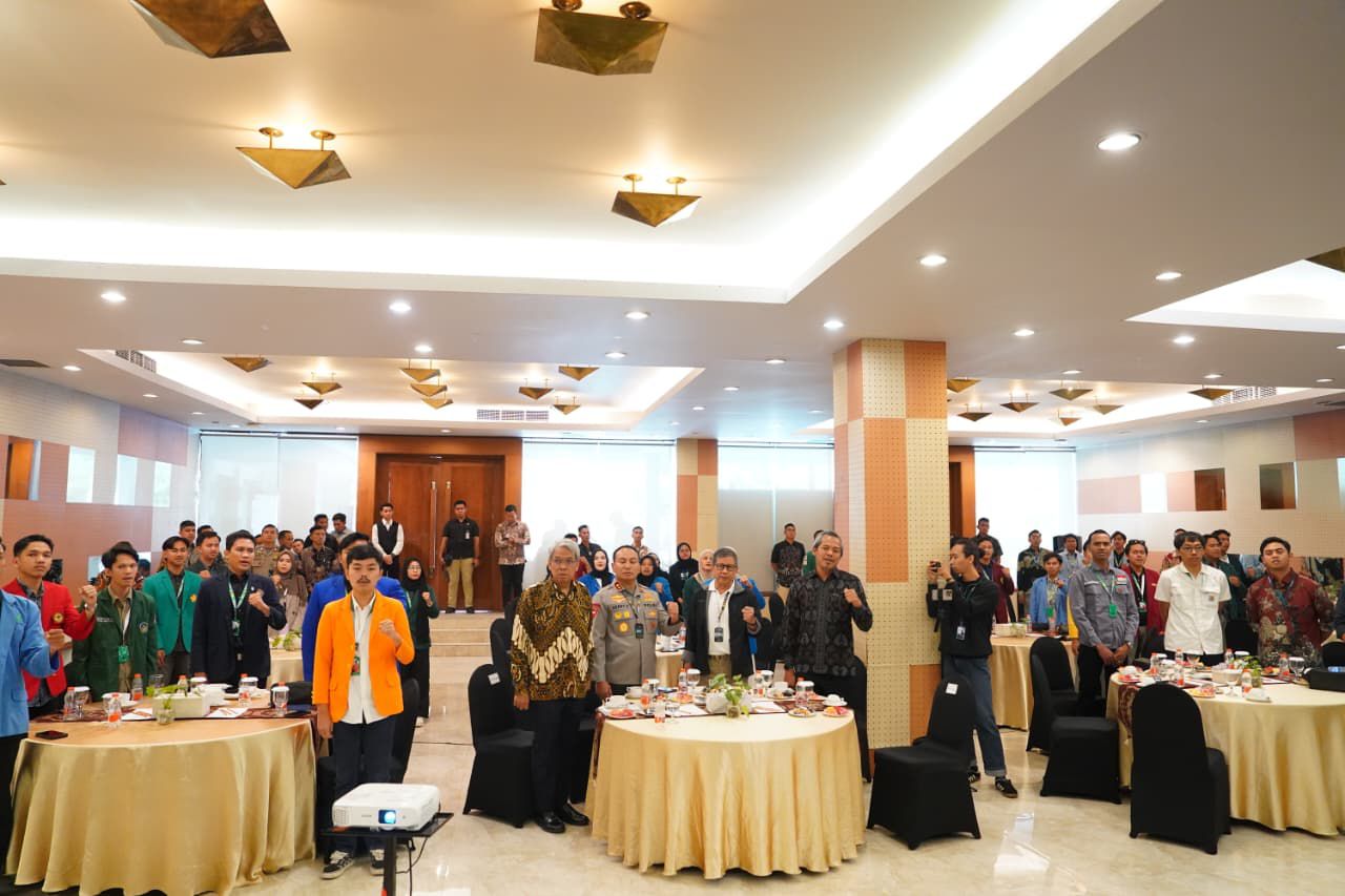 Green Leadership Academy angkatan pertama resmi dibuka pada Kamis (18/9/2025), diinisiasi oleh Tumbuh Institute dan didukung penuh oleh Polda Riau serta Partai Hijau Riau (PHR).