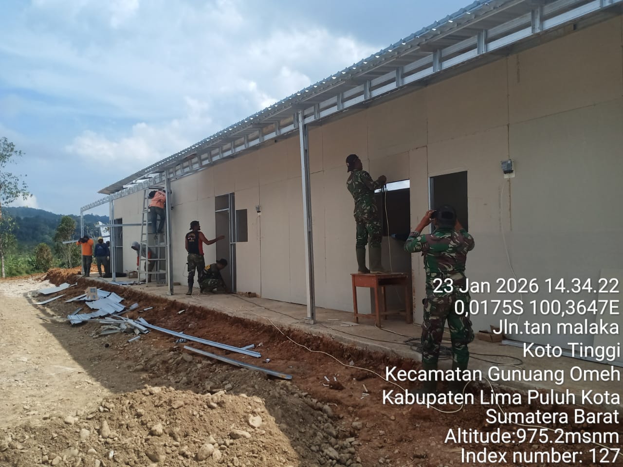 Pembangunan hunian sementara (huntara) bagi masyarakat terdampak bencana alam di Sumatra Barat terus dikebut pemerintah dengan bantuan personel Kodam XX/Tuanku Imam Bonjol.