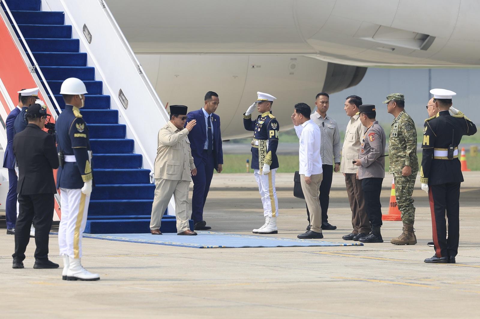 Presiden Republik Indonesia Prabowo Subianto tiba kembali di Tanah Air usai melaksanakan kunjungan kenegaraan ke Prancis.
