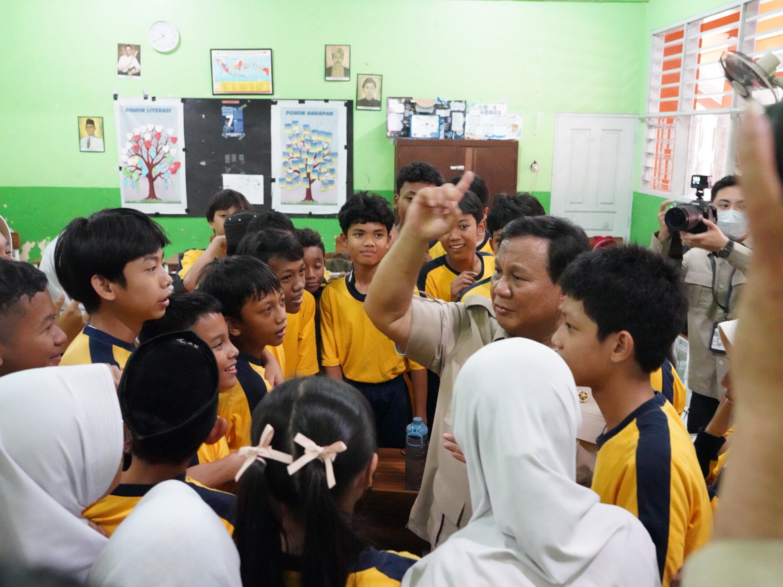 Kunjungan Presiden Republik Indonesia Prabowo Subianto ke SMP Negeri 111 Palmerah, Jakarta Barat