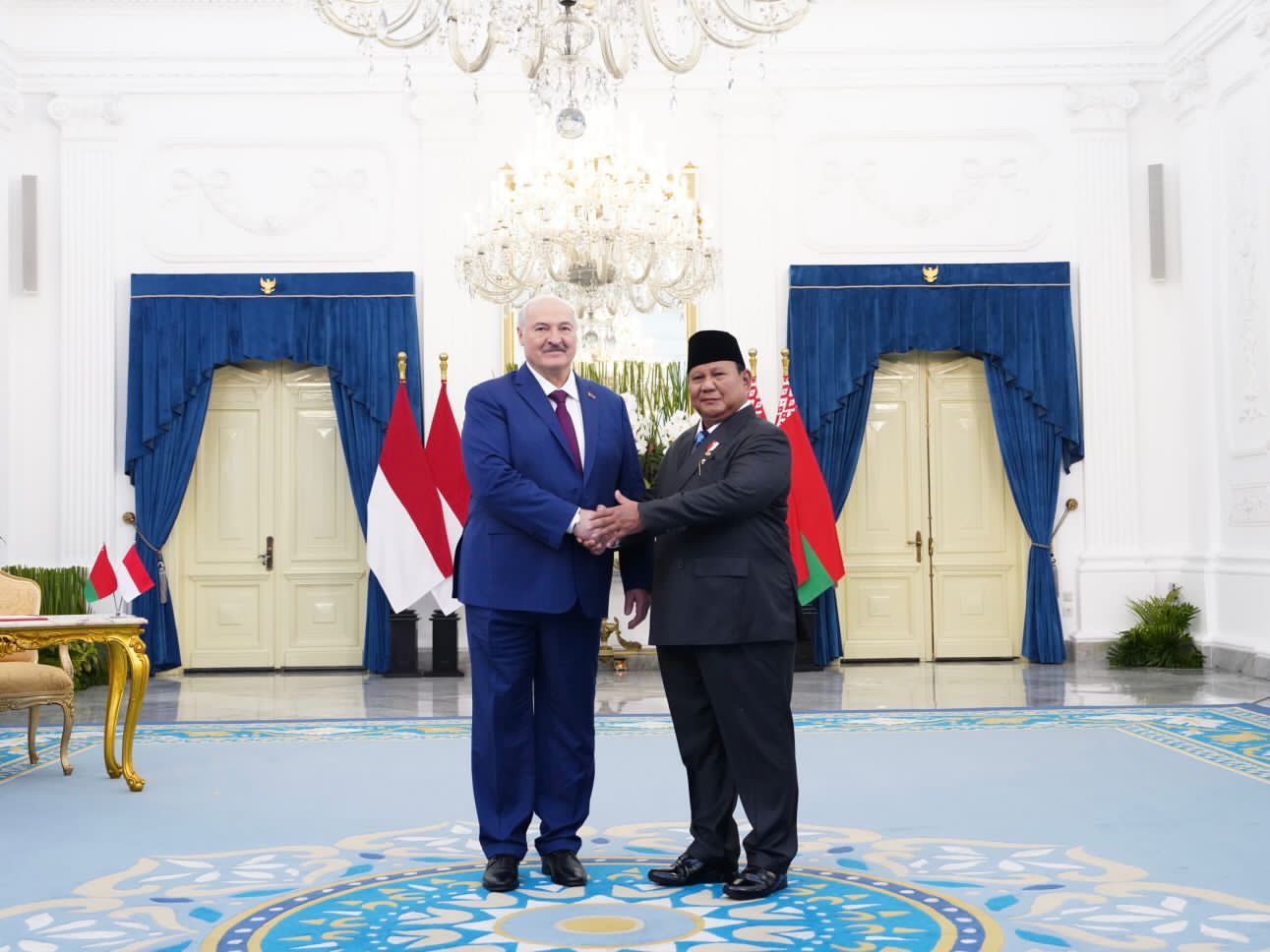 Presiden RI Prabowo Subianto menyambut Presiden Belarus Alexander Lukashenko dalam upacara kenegaraan yang berlangsung khidmat