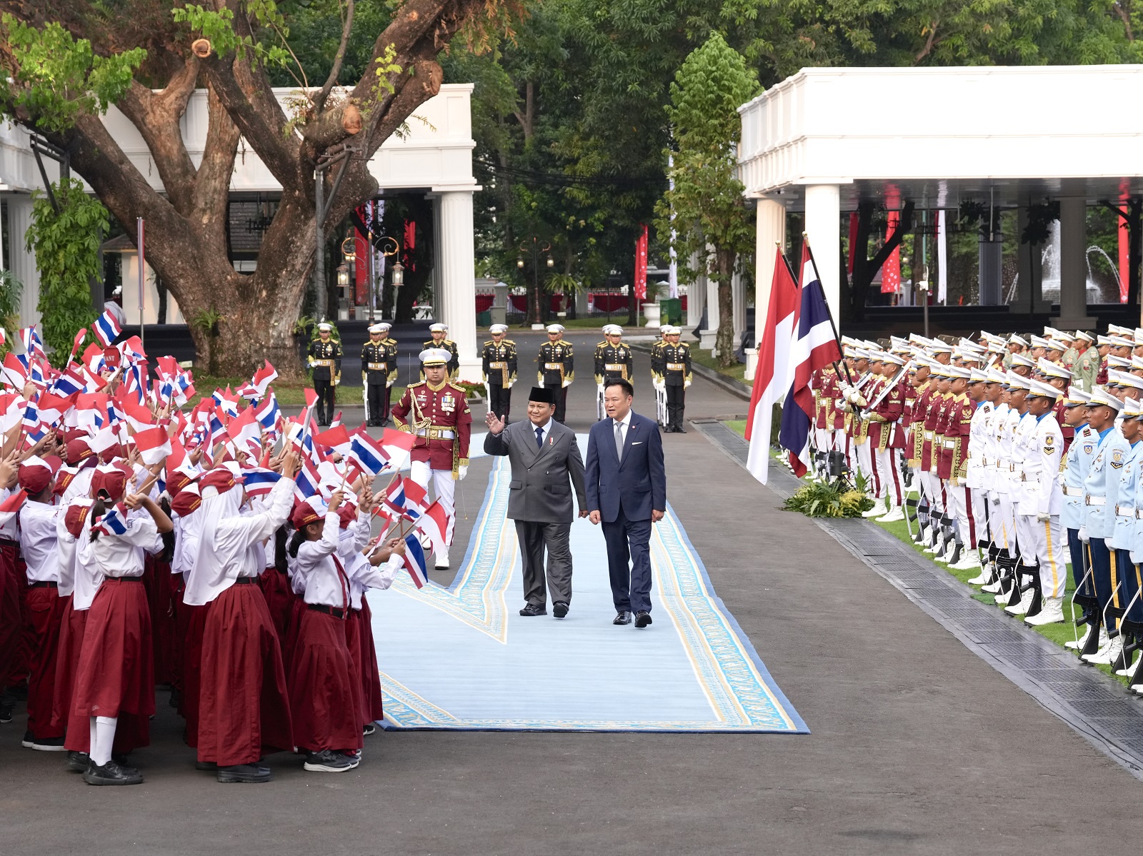 Perdana Menteri Thailand Anutin Charnvirakul menyampaikan penghormatan tinggi kepada Presiden RI Prabowo Subianto dengan menyebutnya sebagai sosok ikonik di kalangan militer Thailand.