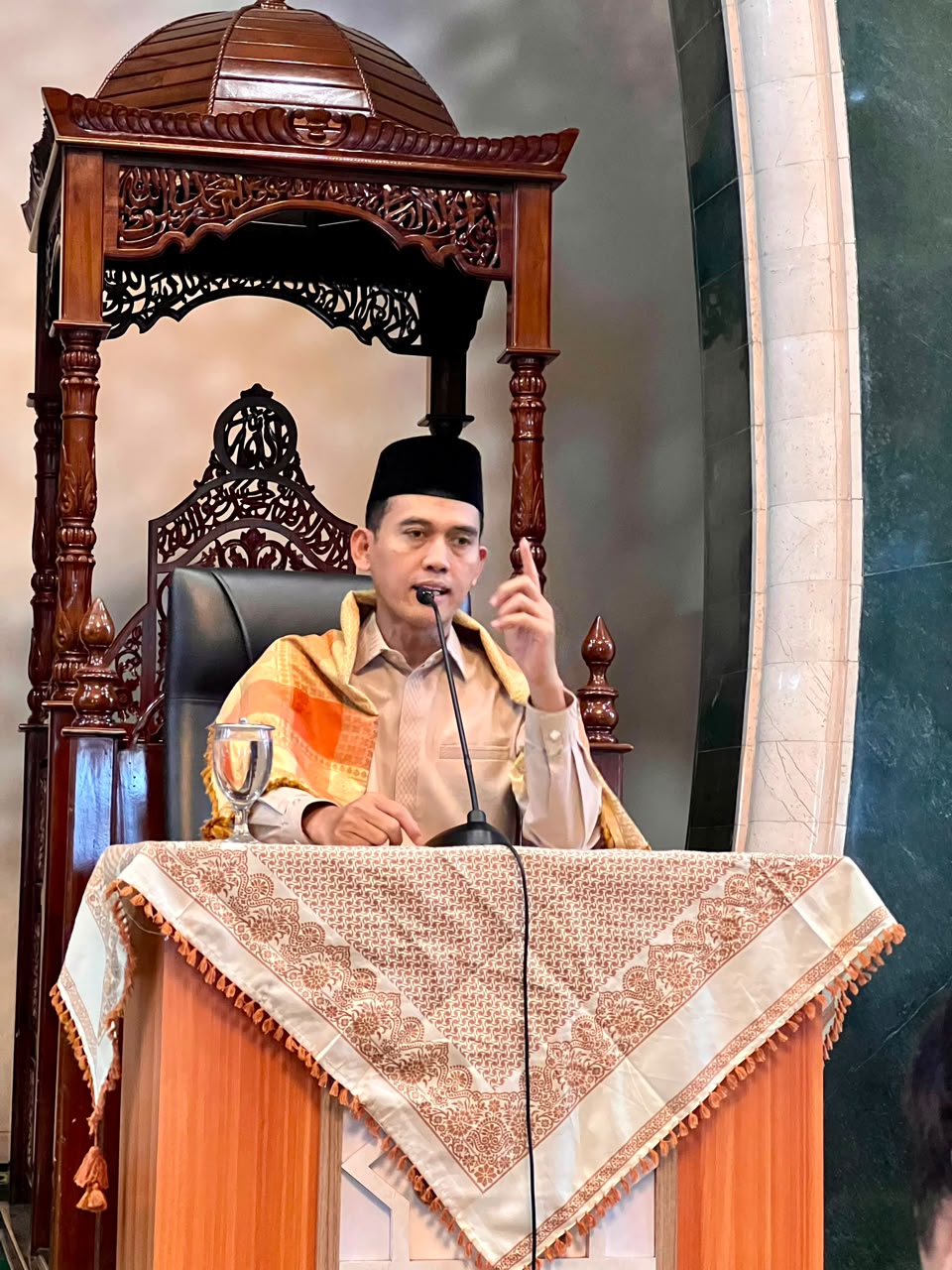 Pengurus Besar Nahdlatul Ulama (PBNU) menunjuk Prof. Dr. KH. M. Asrorun Ni'am Sholeh sebagai Rais Karteker Pengurus Wilayah Nahdlatul Ulama (PWNU) Provinsi Jambi