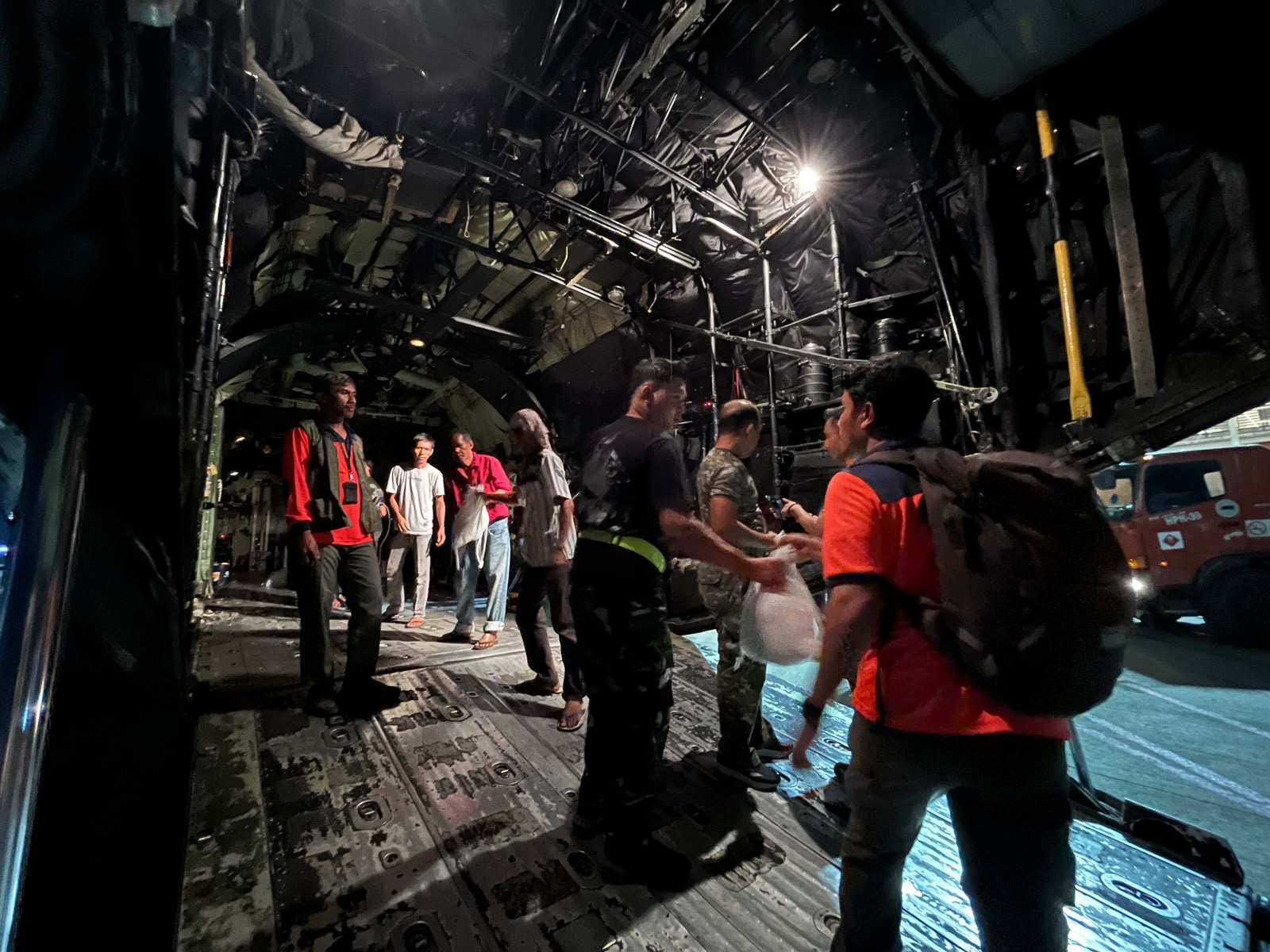 Pengiriman bantuan untuk korban gempa NTT.